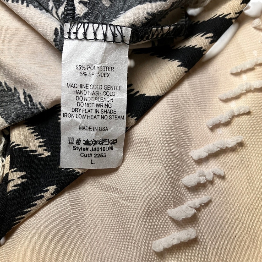 Hershe Women's Black and Beige Patterned Kimono With Crochet Fringe - Size L - Picture 8 of 8